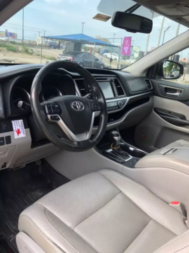 Toyota Highlander   - 2015
