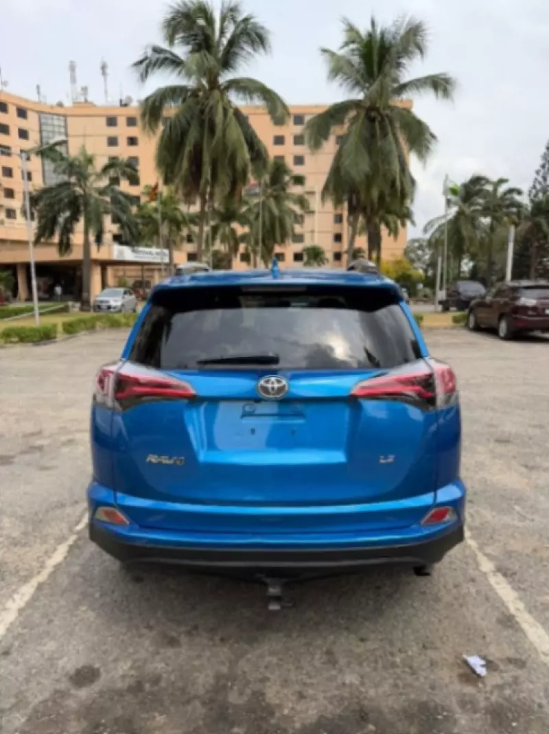 Toyota RAV4   - 2016