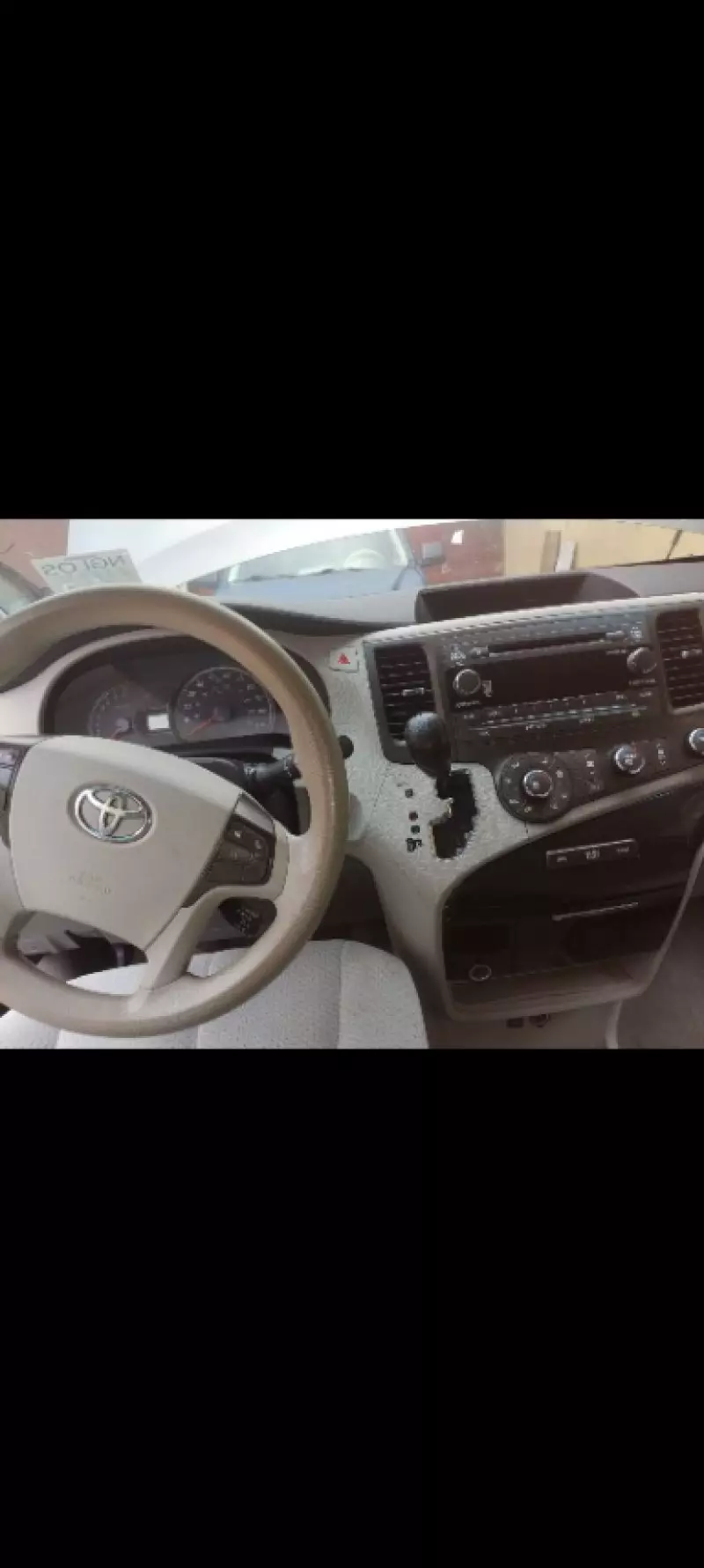 Toyota Sienna   - 2011