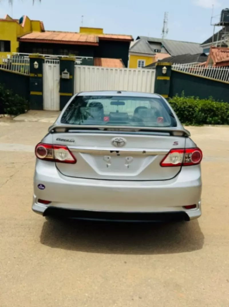 Toyota corolla   - 2011