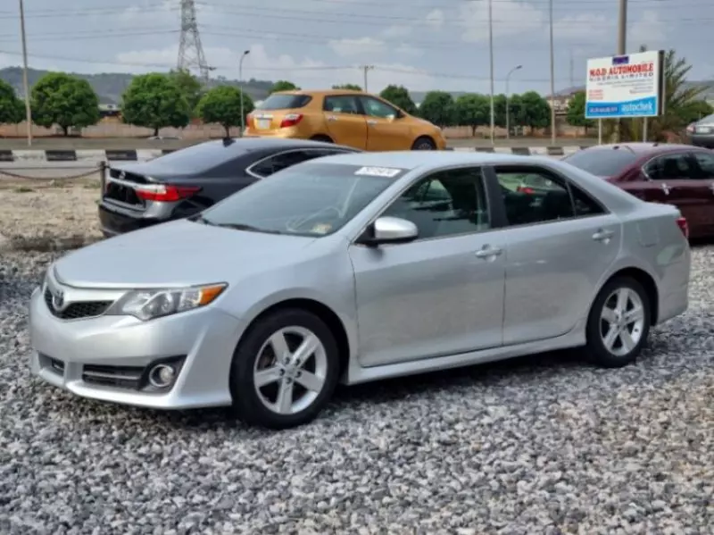 Toyota Camry   - 2013