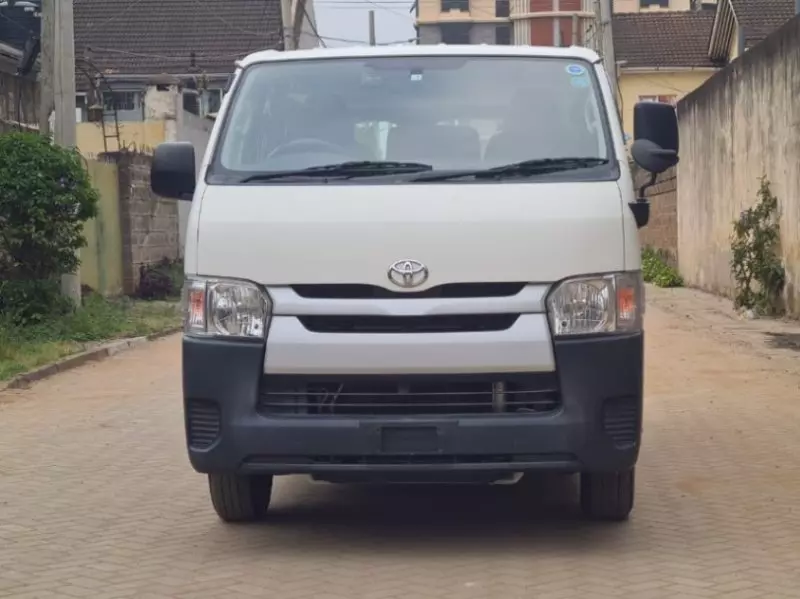 Toyota Hiace   - 2018