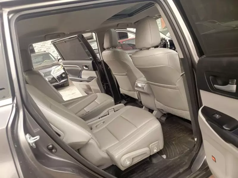 Toyota Highlander   - 2015