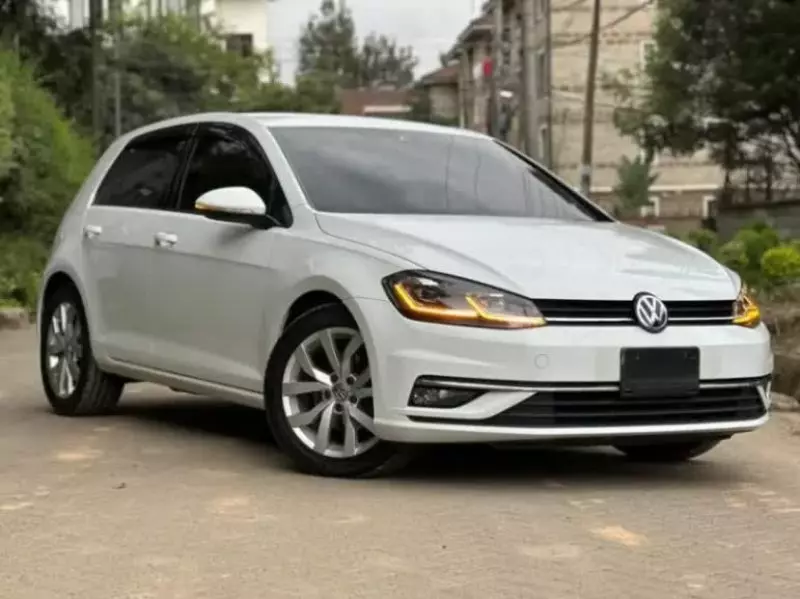 Volkswagen Golf   - 2016