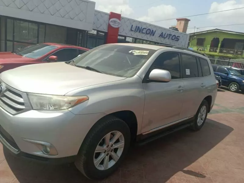 Toyota Highlander   - 2012