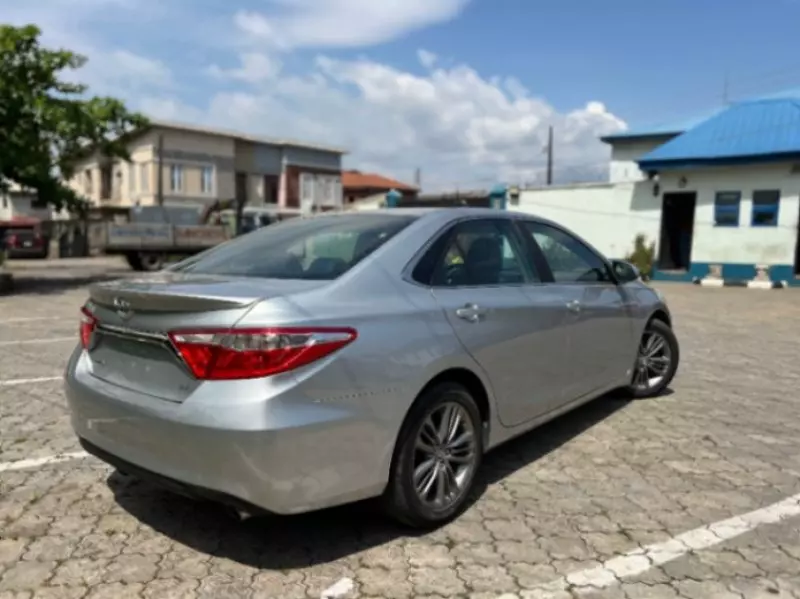 Toyota Camry   - 2016