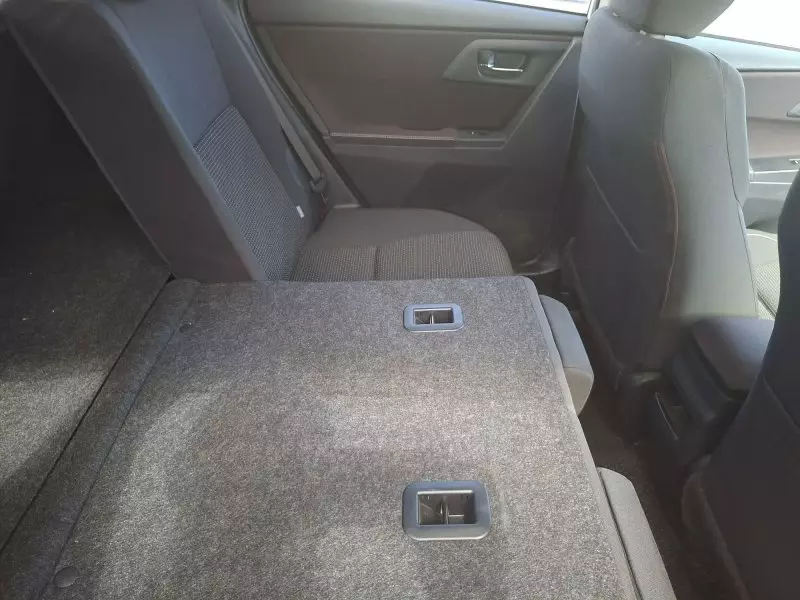 Toyota Auris Hybrid   - 2012