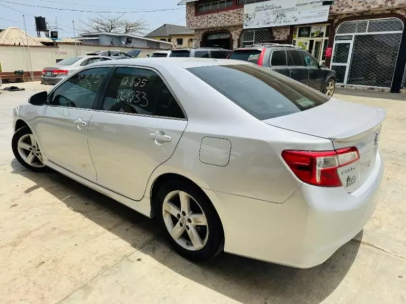 Toyota Camry   - 2012