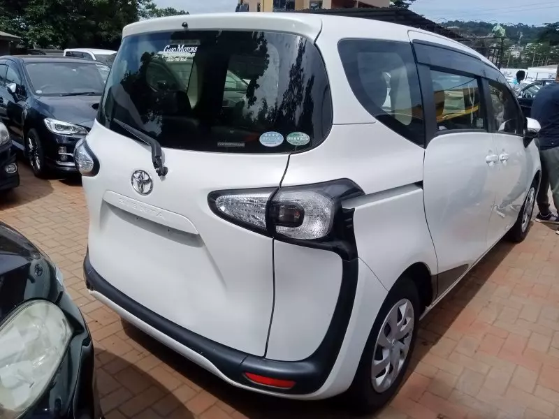 Toyota Sienta   - 2016