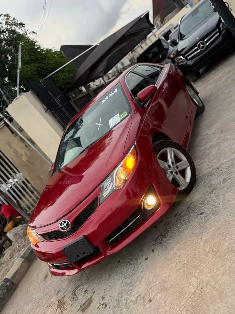 Toyota Camry   - 2014