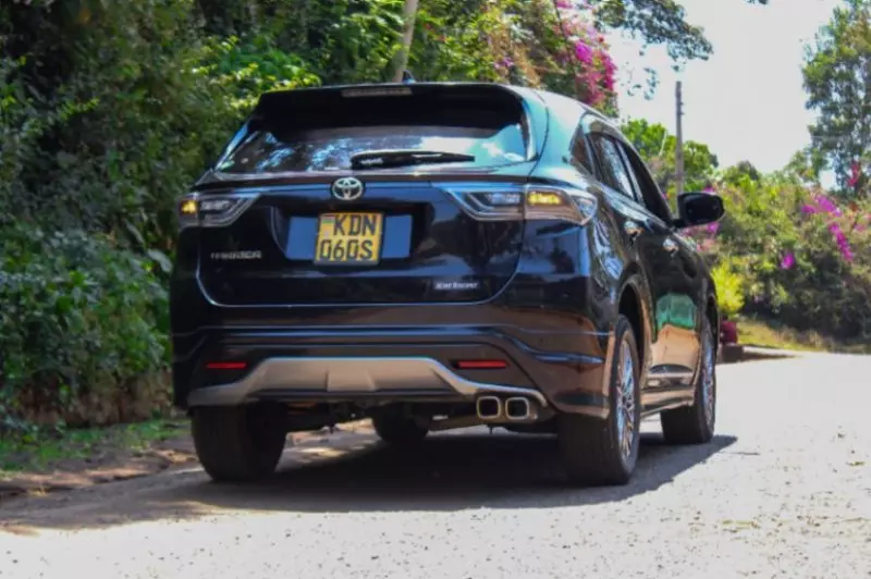 Toyota Harrier   - 2016