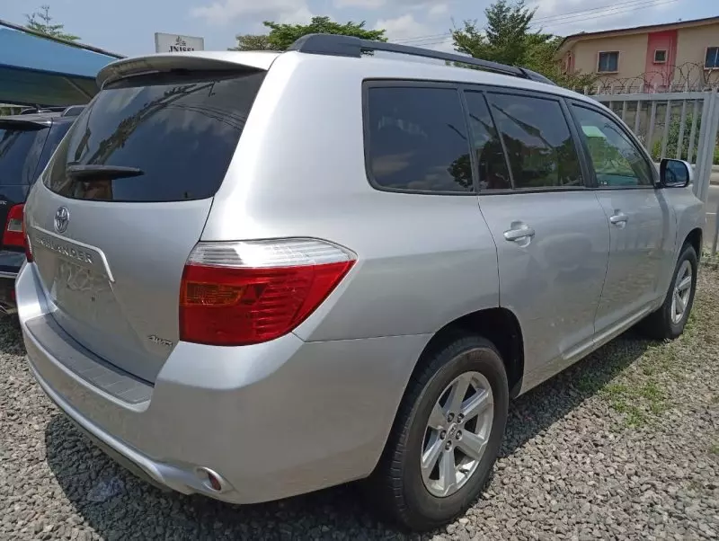Toyota Highlander   - 2010