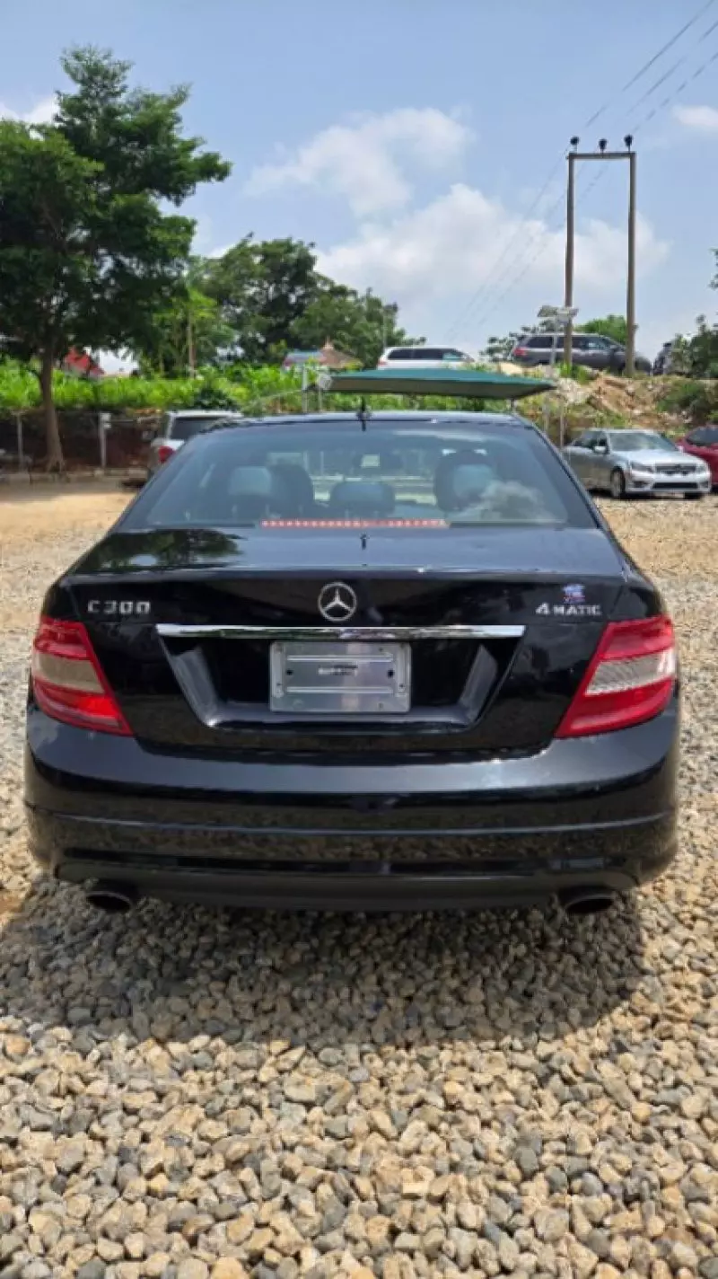 Mercedes-Benz C 300   - 2011