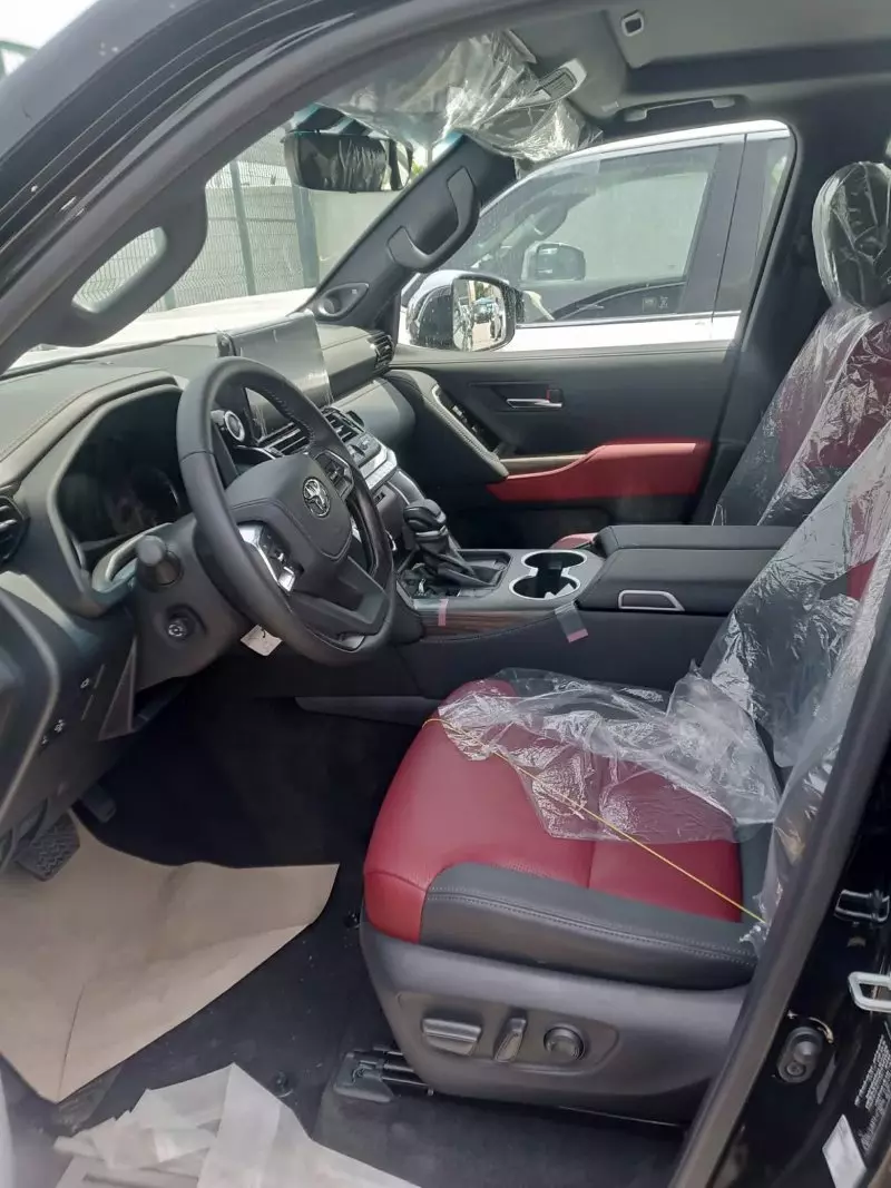 Toyota  Land Cruiser VXR V8   - 2024