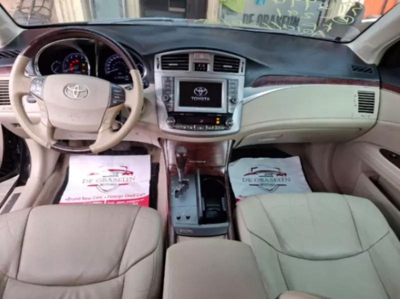 Toyota Avalon   - 2011