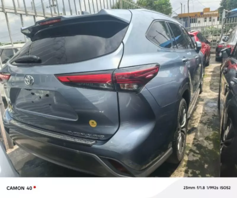 Toyota Highlander   - 2021