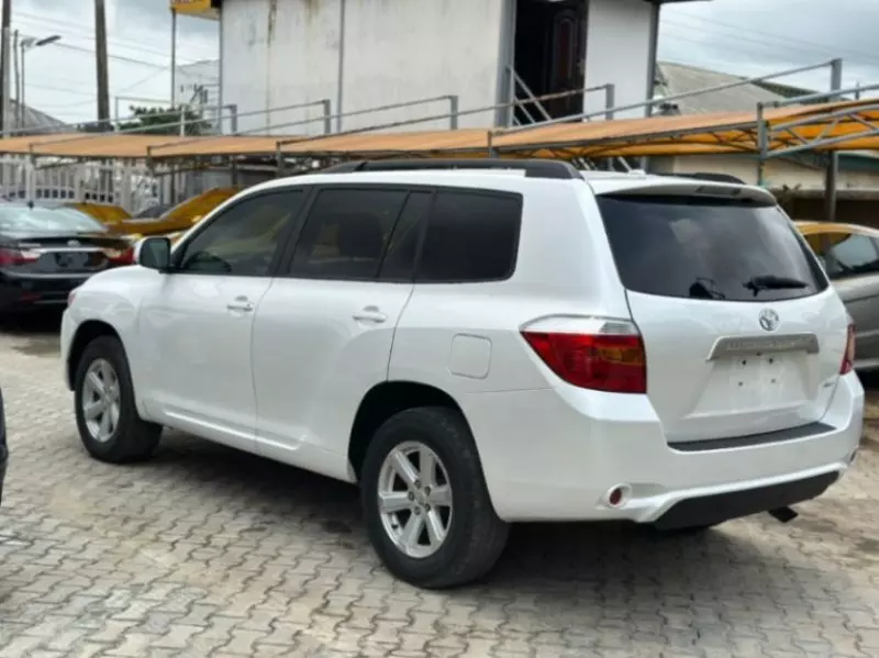 Toyota Highlander   - 2010