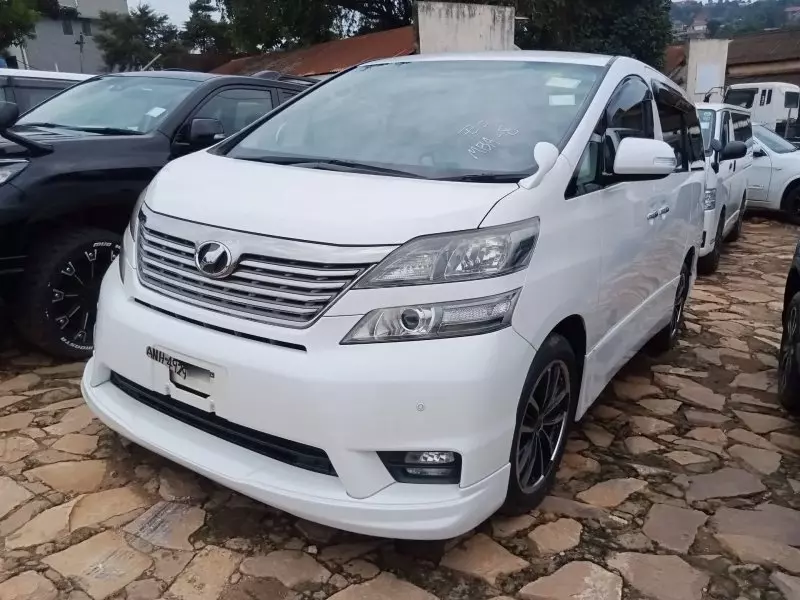 Toyota Vellfire    - 2400