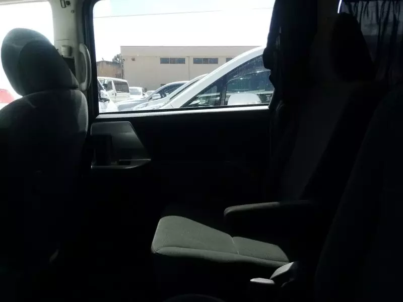 Toyota Noah   - 2011