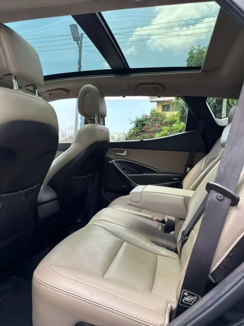 Hyundai Santa Fe   - 2017