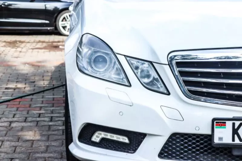 Mercedes-Benz E250   - 2010