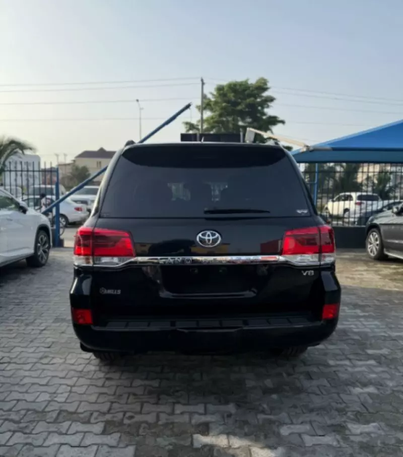 Toyota Landcruiser  V8   - 2016