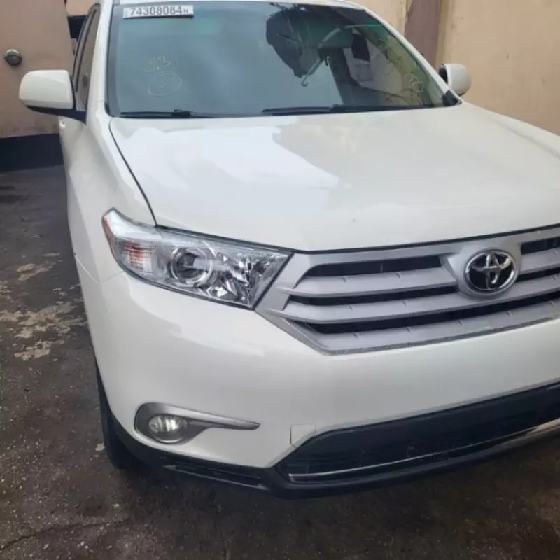 Toyota Highlander   - 2012