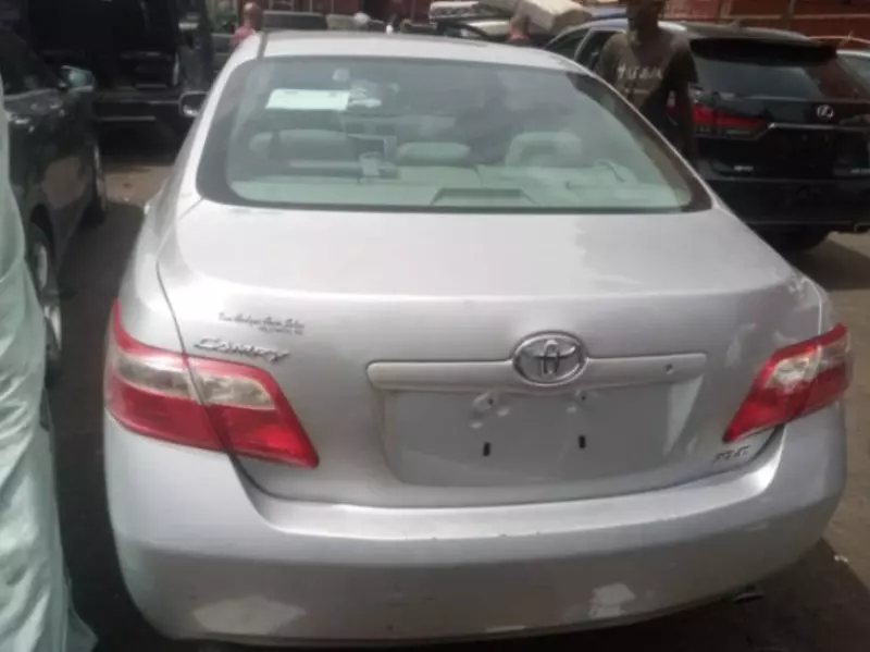 Toyota Camry   - 2009