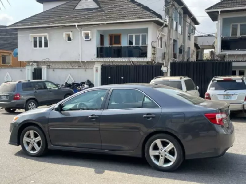 Toyota Camry   - 2012