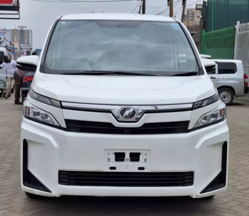 Toyota Voxy    - 2018
