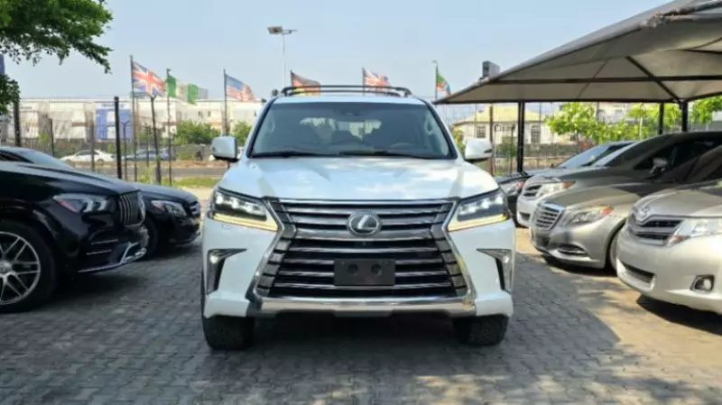 Lexus LX