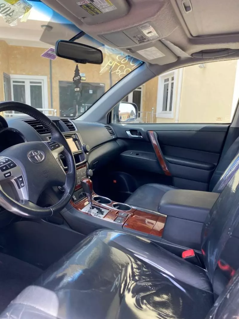Toyota Highlander   - 2014
