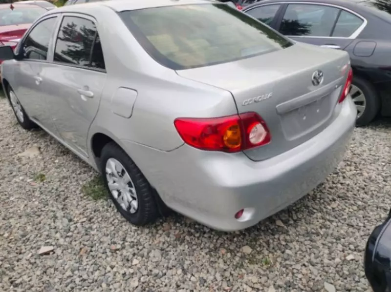 Toyota Corolla   - 2010