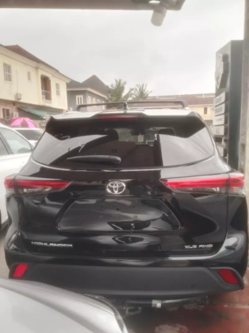 Toyota Highlander   - 2020