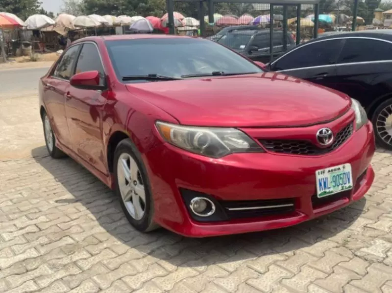 Toyota Camry   - 2013