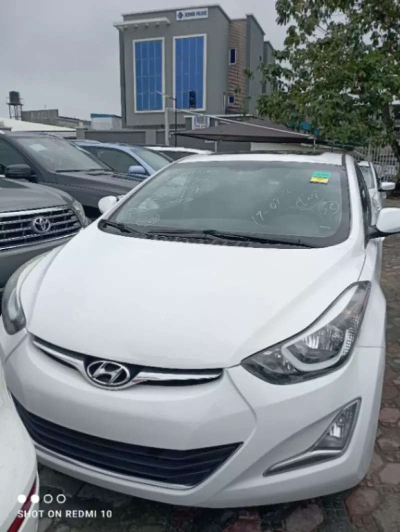 Hyundai Elantra   - 2015