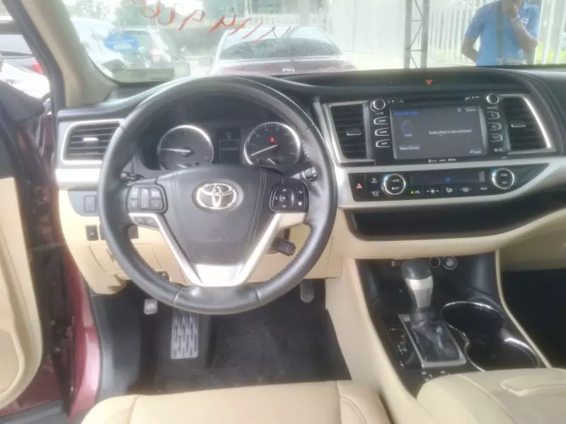 Toyota Highlander   - 2016