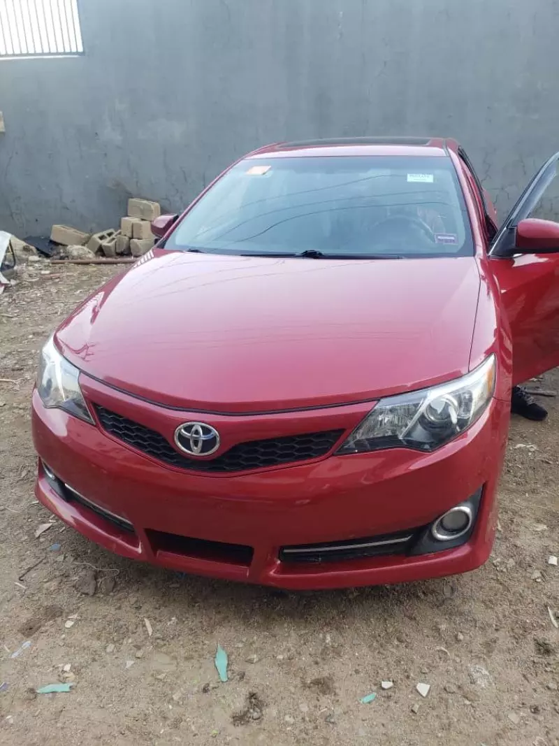 Toyota Camry   - 2014