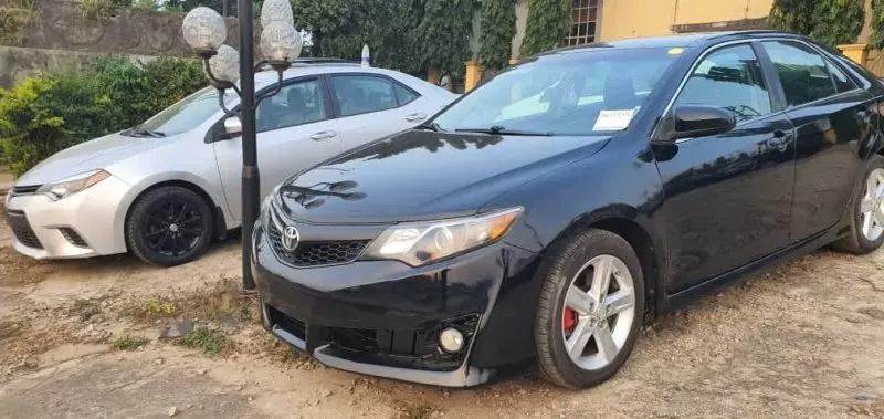 Toyota Camry   - 2013