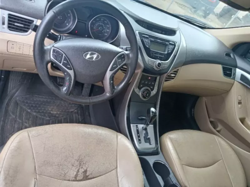Hyundai Elantra   - 2013