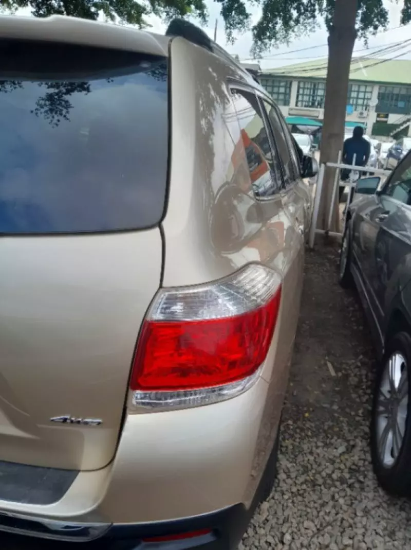 Toyota Highlander   - 2009