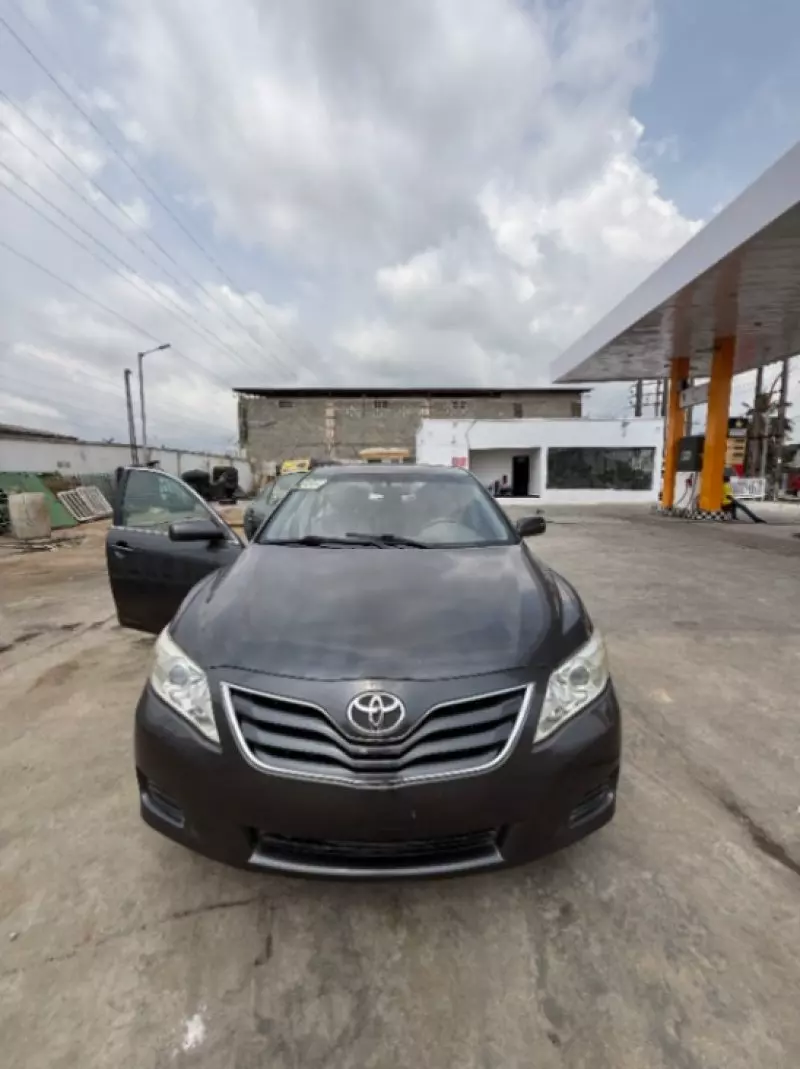 Toyota Camry   - 2011