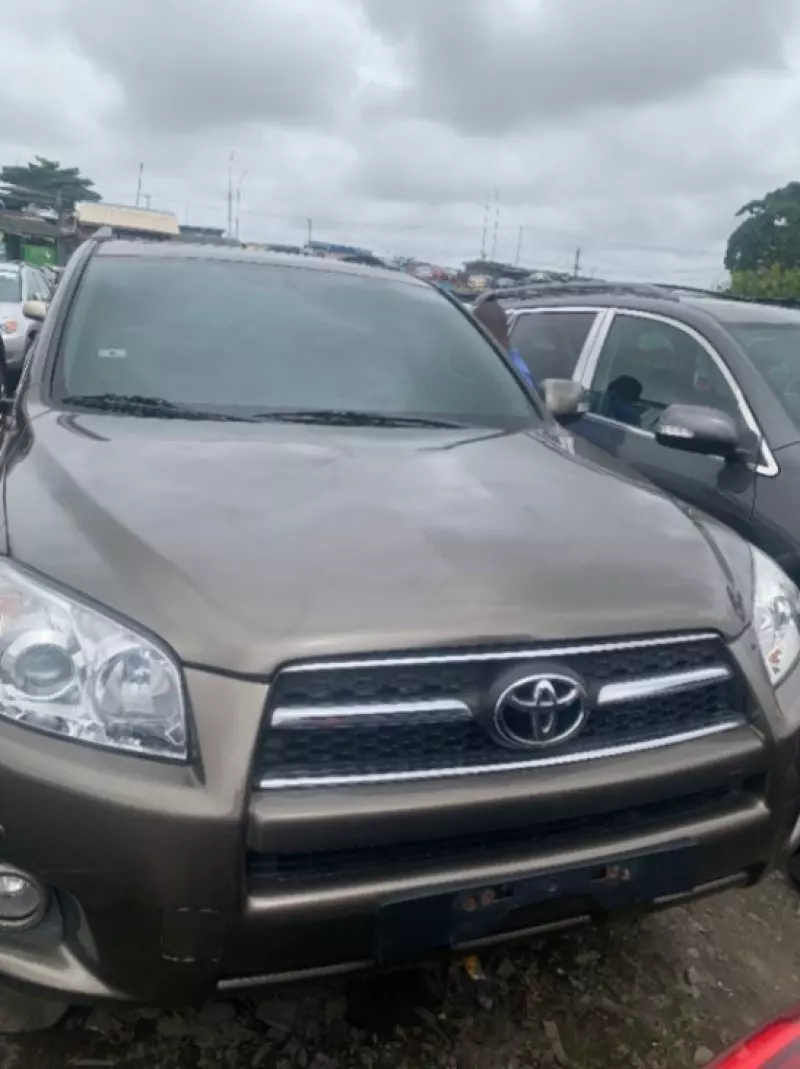 Toyota RAV 4   - 2011