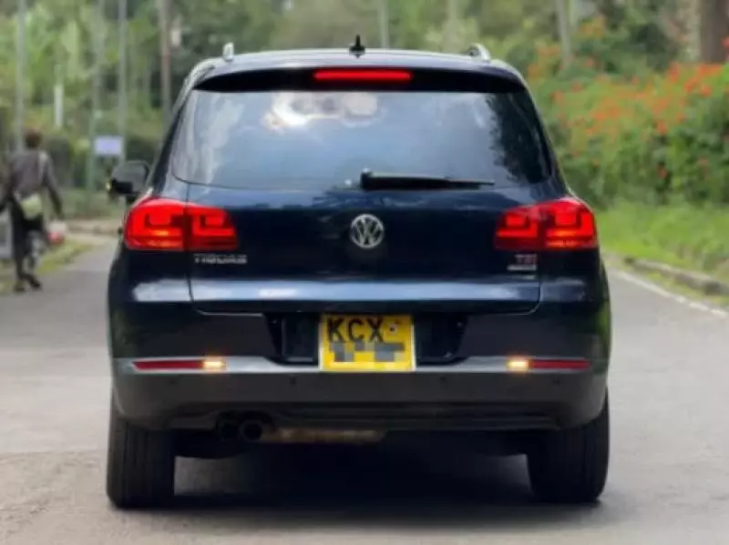 Volkswagen Tiguan   - 2012