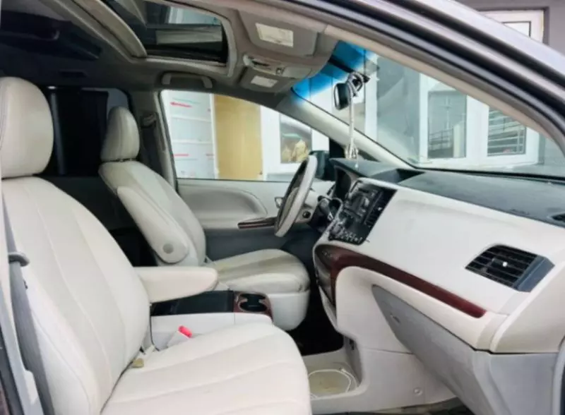Toyota Sienna   - 2013