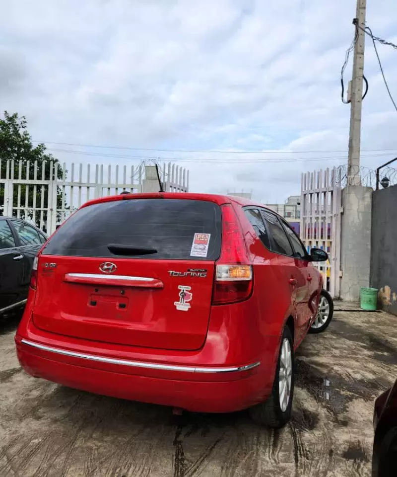 Hyundai Elantra   - 2009