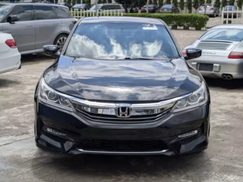Honda Accord   -