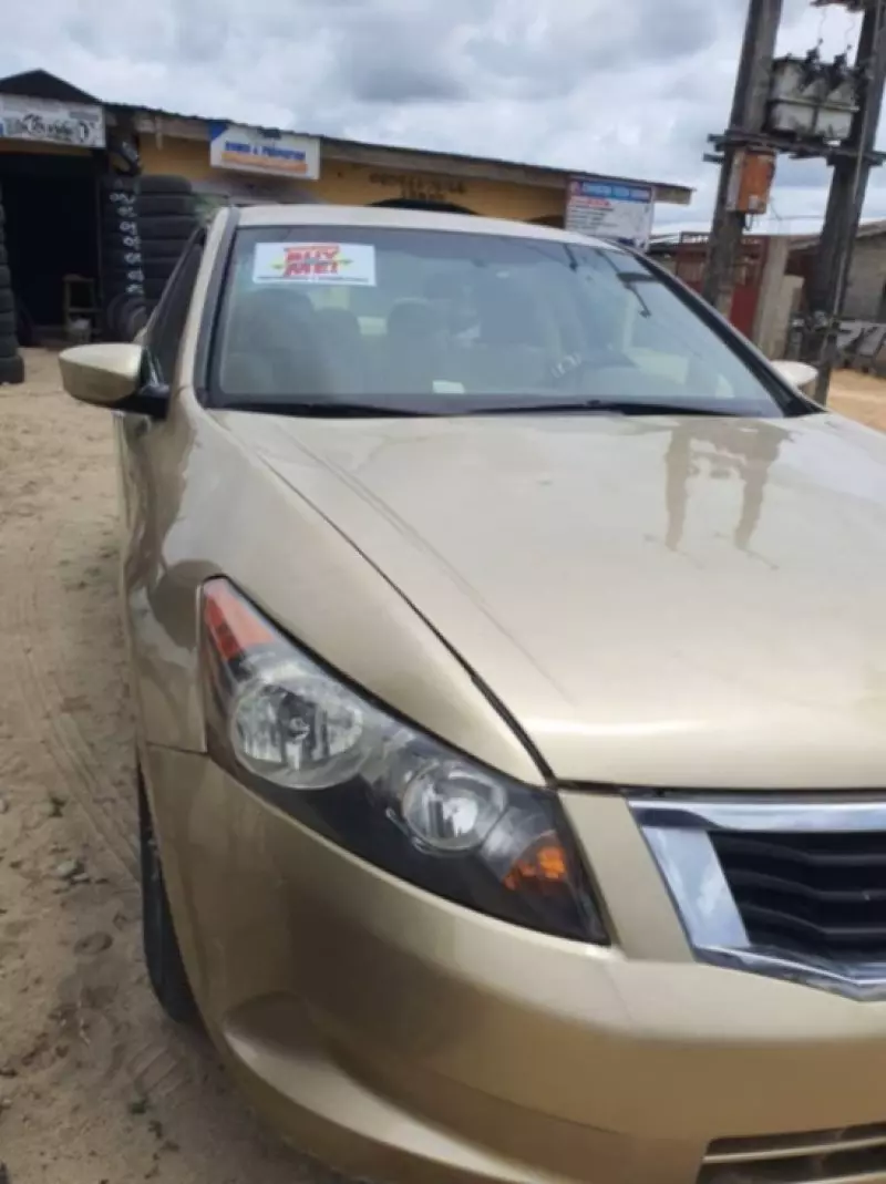 Honda Accord   - 2010