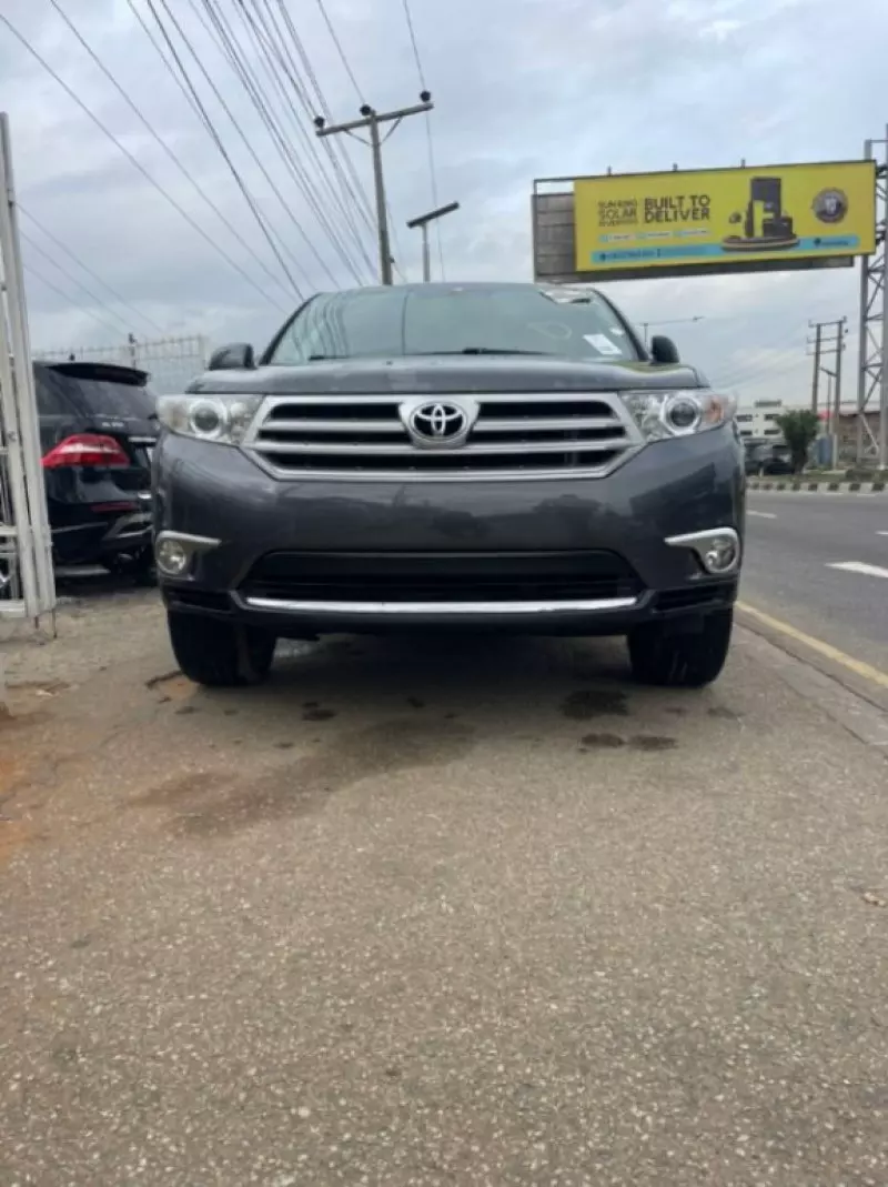 Toyota Highlander   - 2013