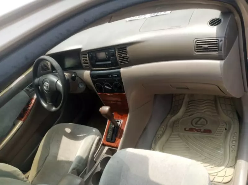 Toyota Corolla   - 2004